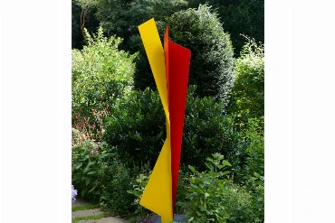 Katja Strunz, Blow Up, 2021 260 x 70 x 51 cm Stahl lackiert